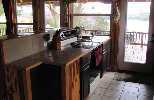 Cassville Cabin | Cozy Cabin-Rock Creek Cove-Table Rock Lake-Close To Big M & Eagle Rock Marina
