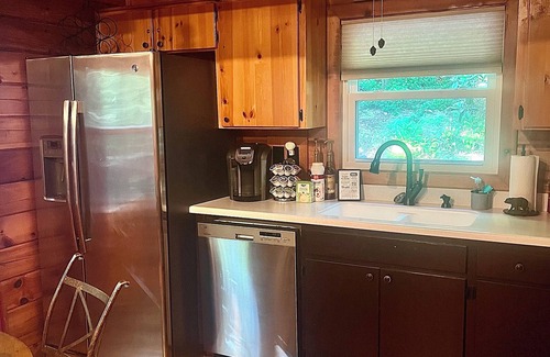 Blairsville Cabin | Cozy cabin sitting directly on multiple creeks for the most relaxing stay.