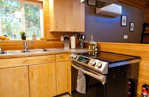 Black Creek Cabin | Cozy Cabin steps from the Oyster River