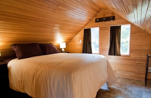 Black Creek Cabin | Cozy Cabin steps from the Oyster River