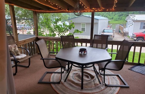 Gravois Mills House | Cozy Cabin steps from the shoreline