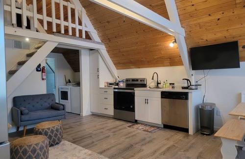 Pinetop House | Cozy Cabin Style Townhome w/Loft