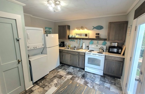 Mount Airy Apartment | Cozy cabin styled over-garage apartment-walking distance from downtown Mayberry!