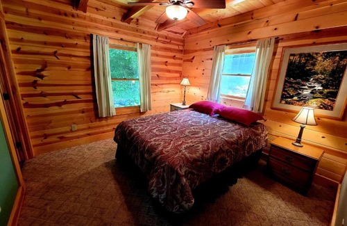 Sylva House | Cozy Cabin Surrounded By Streams