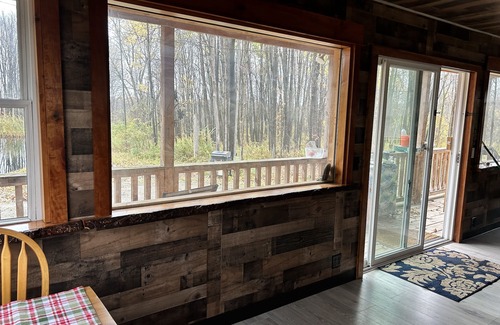Perrysburg Cabin | Cozy cabin tucked away in the woods. pets and kid welcomed