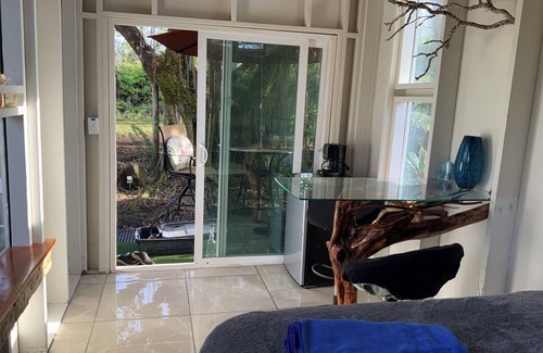 Eden Roc Cabin | Cozy cabin under majestic banyan tree