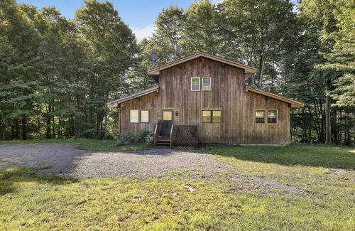 Newfoundland Cabin | Cozy cabin up in the mountain when you need a getaway!