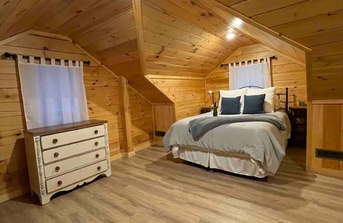 Post Mills Cabin | Cozy Cabin