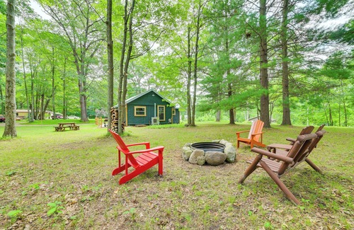 Lake Apartment | Cozy Cabin w/Fire Pit < 1 Mi to Crooked Lake!