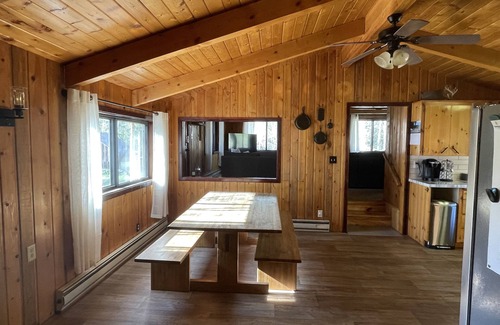 Last Chance Cabin | Cozy cabin w/hot tub- 30 miles from Yellowstone!