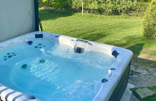 Clearview Cabin | Cozy Cabin w/hot tub