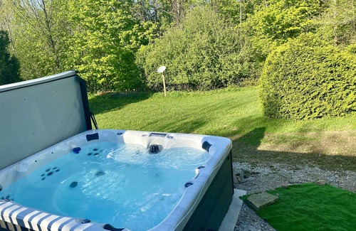 Clearview Cabin | Cozy Cabin w/hot tub