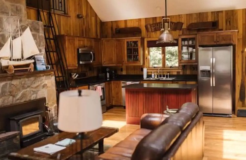 Jefferson Township Ski Chalet | Cozy Cabin w/Hot Tub & Indoor Fireplace