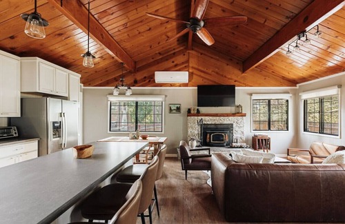 Moonridge Cabin | Cozy Cabin w/Hot Tub, EV, Mountain Views & BBQ