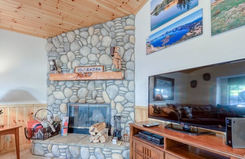 Moonridge Cabin | Cozy cabin w/ large deck & private hot tub - beautiful views & EV charging