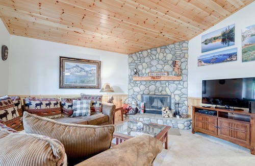 Moonridge Cabin | Cozy cabin w/ large deck & private hot tub - beautiful views & EV charging