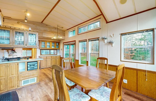 Mount Holly Cabin | Cozy cabin w/mountain view, close to skiing, dog friendly, firepit, deck, wifi