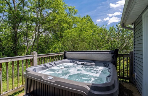 Taylorsville Cabin | Cozy cabin w/pool & hot tub! Close to Taylorsville Lake Marina & Bourbon Trails