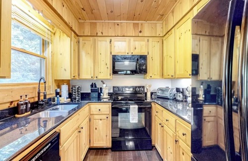 Sugar Grove Cabin | Cozy Cabin-WiFi, Game room, mountain views, hot tub fully stocked, Pet Friendly!