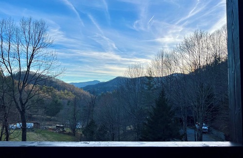 Sugar Grove Cabin | Cozy Cabin-WiFi, Game room, mountain views, hot tub fully stocked, Pet Friendly!