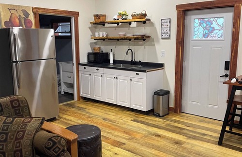 Bruno Cabin | Cozy cabin with 1 bedroom and WiFi, AC in enjoyable Everton AR 90 Acres