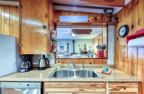 McCall Cabin | Cozy cabin with 2 fireplaces & firepit - short drive to Payette Lake