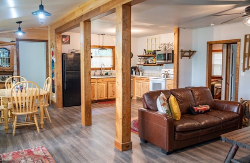 Matamoras Cabin | Cozy Cabin with a Gorgeous View!