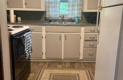 Hudson Cabin | Cozy Cabin with AC/WIFI in Big Clifty on Rough River