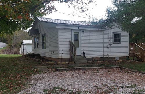 Hudson Cabin | Cozy Cabin with AC/WIFI in Big Clifty on Rough River