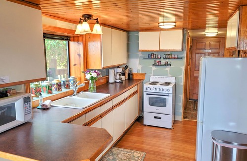 Netarts House | Cozy Cabin with beautiful Bay View