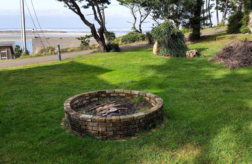 Netarts House | Cozy Cabin with beautiful Bay View