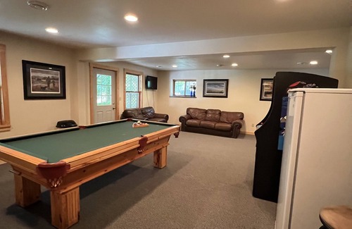 Perkinstown Cabin | Cozy Cabin with Bunkhouse on Lake Kathryn