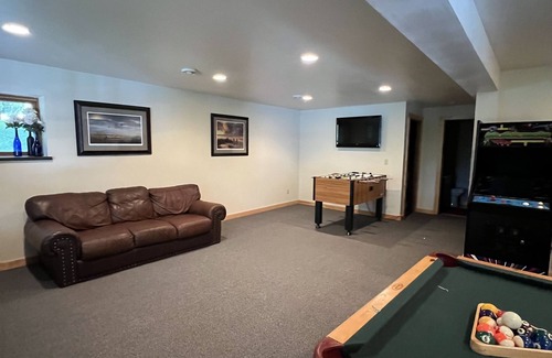 Perkinstown Cabin | Cozy Cabin with Bunkhouse on Lake Kathryn