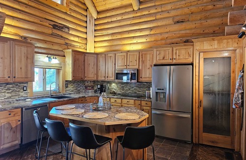 Lapoint Cabin | Cozy cabin with Fiber and AC in peaceful Vernal