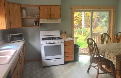 Au Train Cabin | Cozy cabin with fireplace! Winter wonderland, snowmobile, ice fish, ice caves,