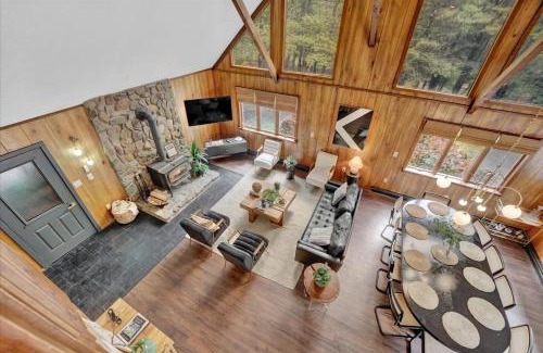 Albrightsville Ski Chalet | Cozy Cabin with Hot Tub, Pets, Lake