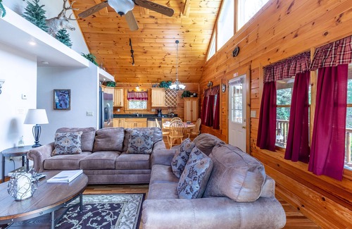 Qualla Cabin | Cozy Cabin with Hot Tub; 5 miles to Harrahs Casino