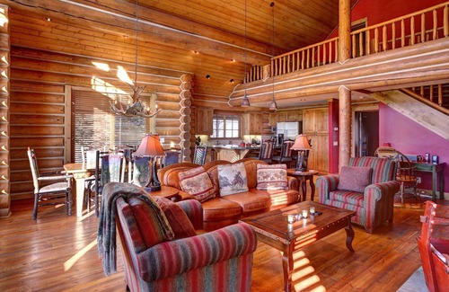 Victor Cabin | Cozy cabin with hot tub and resort amenity access