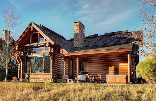 Victor Cabin | Cozy cabin with hot tub and resort amenity access