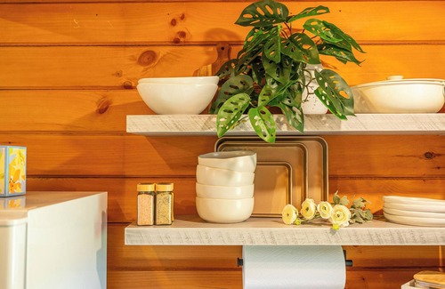 Millersburg Cabin | Cozy cabin with hot tub and jacuzzi, Amish Country