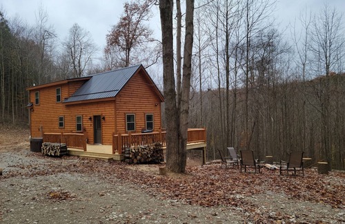 Rockbridge Cabin | Cozy cabin with hot tub and fire pit in the heart of hocking hills