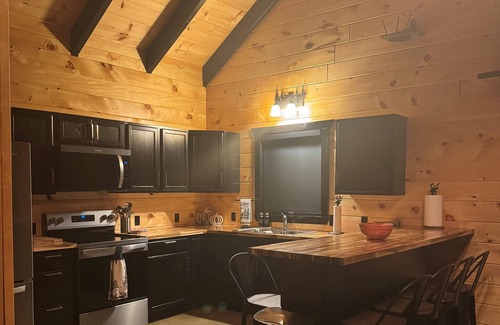 Benezette Cabin | Cozy cabin with in the heart of Benezette, 1 mile from viewing center.
