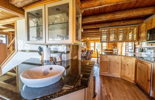 Kremmling Cabin | Cozy Cabin with Jaw-Dropping views of Gore Pass
