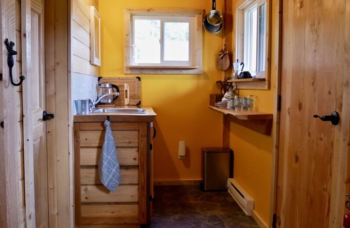 Blaeberry Cabin | Cozy Cabin with Magnificient Views and Woodstove
