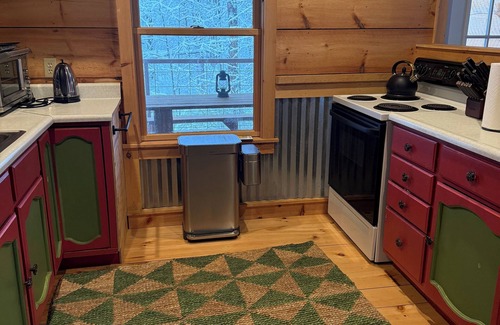 Middletown Springs Cabin | Cozy cabin with private pond near hiking, skiing, biking, fishing. Dog friendly!