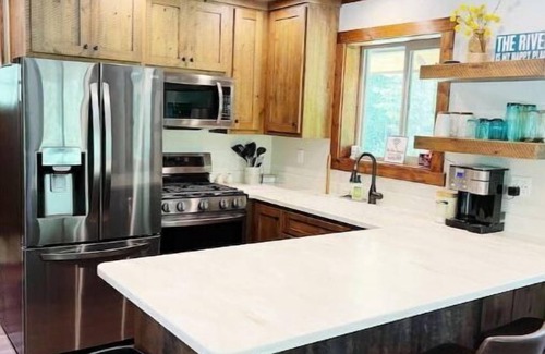 Bonners Ferry Cabin | Cozy Cabin with river view and access
