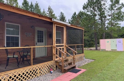 Clarendon Cabin | Cozy Cabin With Screened in Porch and Pond View