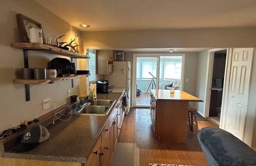 Hale Cottage | Cozy Cabin with Stunning Views!