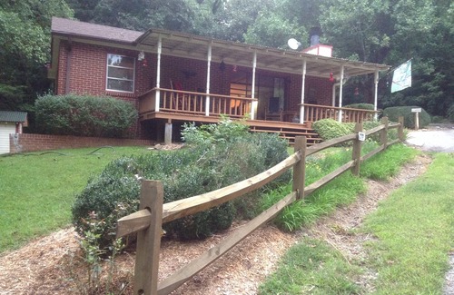 Franklin House | Cozy Cabin with Waterfalls 'Tween Franklin/Highlands