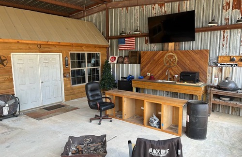 Rupert Cabin | Cozy cabin with WiFi and AC in charming Butler Private getaway on large acerage